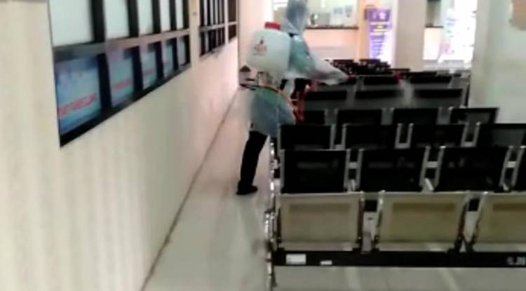 Upaya Pencegahan Penyebaran Virus Corona (Covid-19) di UPTD PPD Pandeglang dengan Penyemprotan Cairan Desinfektan
