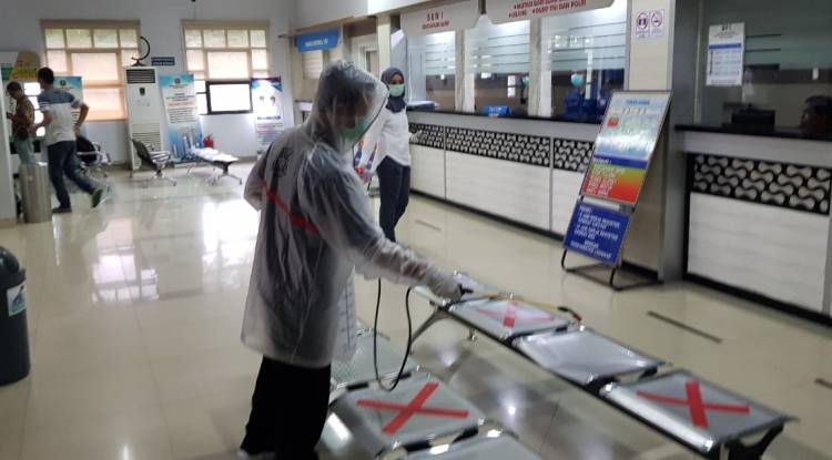 Upaya Pencegahan Penyebaran Virus Corona (Covid-19) di UPTD PPD Ciputat dengan Penyemprotan Cairan Desinfektan