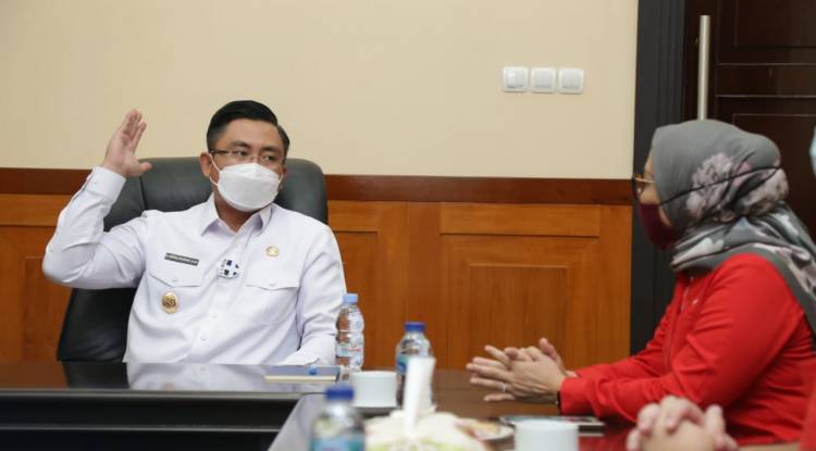 Wagub Minta Telkomsel Perluas Jaringan Internet hingga Pelosok Banten