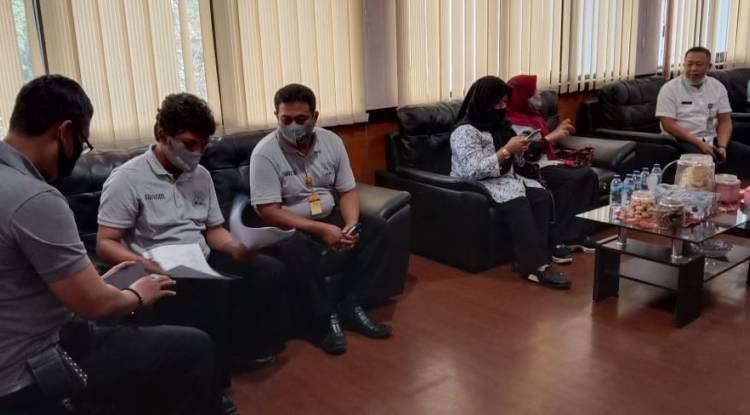 Kunjungan dari Tim Survei Kepuasan Masyarakat Pelayanan Publik (Biro Organisasi) ke UPT PPD Samsat Cikokol