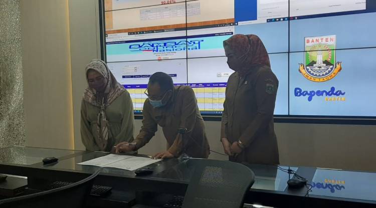 SERAH TERIMA JABATAN PENGURUS DHARMA WANITA PERSATUAN BAPENDA PROVINSI BANTEN  MASA BAKTI TAHUN 2017 - 2020