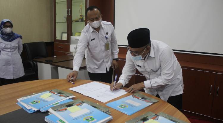 Penandatanganan Perjanjian Kinerja Tahun 2021 Dengan Menerapkan Protokol Kesehatan