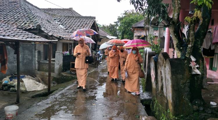 Dharma Wanita Persatuan Bapenda Provinsi Banten Serahkan Bantuan Satu Perangkat Alat Keranda dan Tempat Pemandian Jenazah
