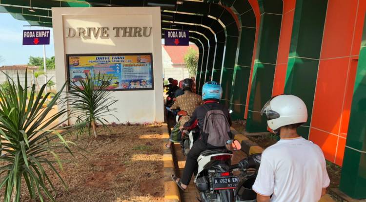 Loket Pembayaran Pajak Kendaraan Bermotor Drive Thru UPTD PPD Cikande