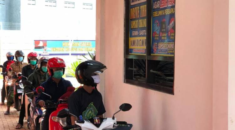 Ayo ke Samsat Drive Thru UPTD PPD CIKANDE, Cukup Bayar Pajak Tidak Perlu Turun dari Kendaraan , Lebih Mudah dan Cepat.. Simak Liputannya