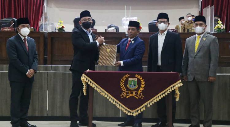 DPRD Sampaikan Rekomendasi LKPJ, Wagub Andika: Kami Perintahkan OPD Tindak Lanjuti