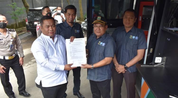 Optimalkan Pendapatan, Tim Pembina Samsat Melakukan Koordinasi dan Penyerahan Mobil Samling pada Samsat Balaraja