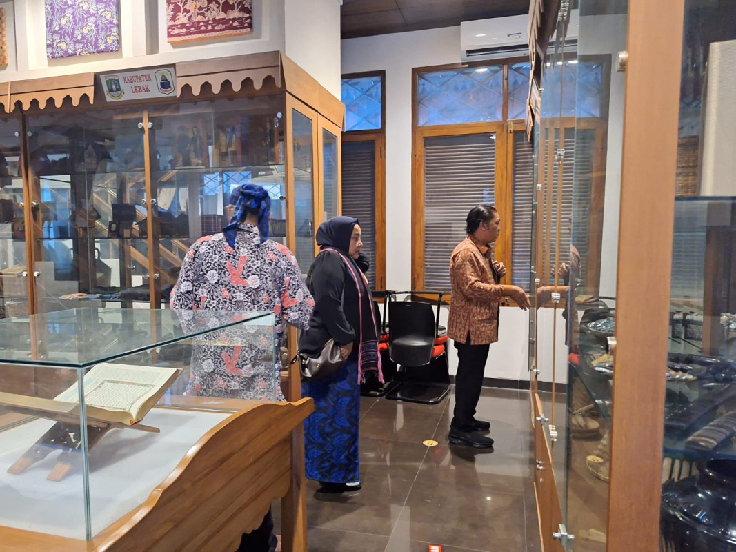 Pj. Gubernur Banten Al Muktabar Tinjau Anjungan Banten TMII dan Hadiri Kemah Organisasi Pemuda Indonesia (KOPI) Kemenpora RI