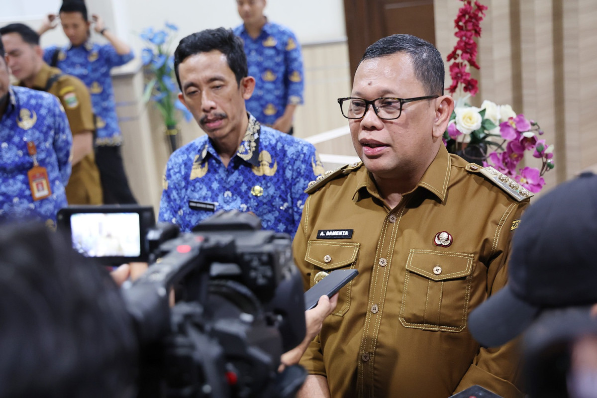 Usai Tetapkan UMK 2025,  Pj Gubernur Banten A Damenta Terima Audiensi Buruh